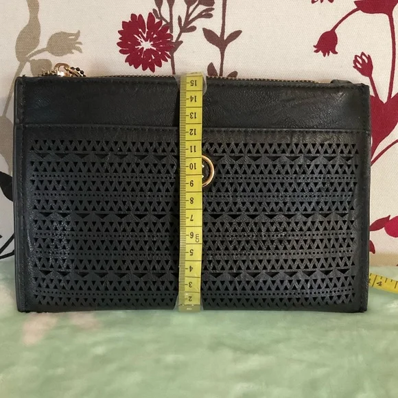 SOLD - PLEASE DO NOT BUY 🙂 Collette Leather Look Clutch Purse $15 👛 - Picture 11 of 12